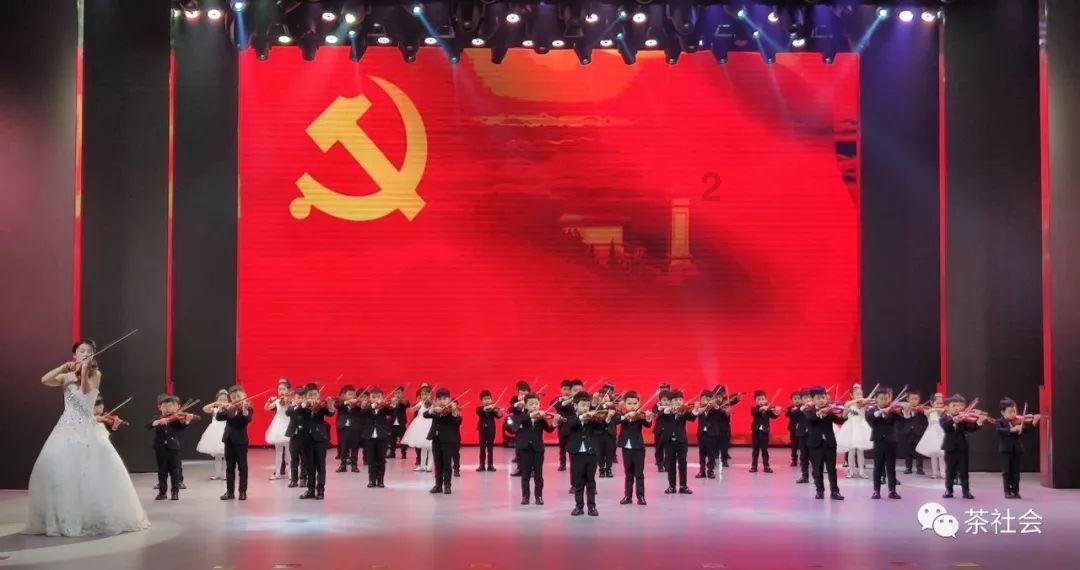社论丨以奋斗赢得更加光明的前程——热烈祝贺自治区十四届人大二次会议胜利闭幕
